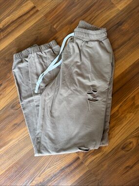 Chelsea DeBoer distressed sweats